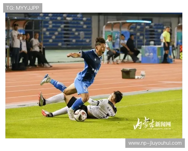 《激情四溢的绿茵场 热门足球比赛精彩瞬间集锦》